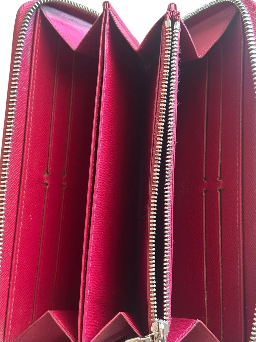 Authentic Louis Vuitton Epi Zip-Around Fuchsia Wallet
